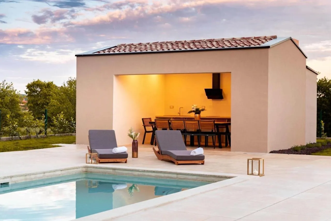Villa Alessandro Kringa 0*,